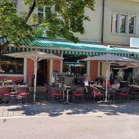 Outside seating at Molino Pizzeria Ristorante in Uster