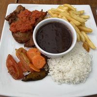 Domo executivo, adaptado para vegano tirando o queijo   at Domo Cafe Bistro in Curitiba