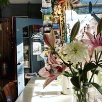Flowers and coffee  at Appeltje Eitje - Centre in The Hague