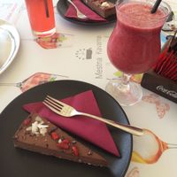 Raw vegan chocolate cake and a smoothie at Mestna Kavarna in Piran