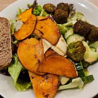 Falafel Bowl #Veganuary at Dean & David - Hauptbahnhof in Munich