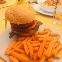 Vegan burger at Cor de Carxofa in Benicarlo