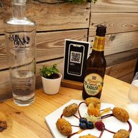 croquetas y cerveza exquisitas at Cor de Carxofa in Benicarlo