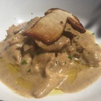 Heura con una seta enorme y salsa, riquísimo! at Cor de Carxofa in Benicarlo