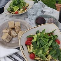 Vegan garlic spinach pasta, biskvi and bhocolate ball. AMAZING. Didnt take a pic of the breakfast buns we had but it was the best sandwich I hade in in my life.  at Byvägen35 in Sankt Olof