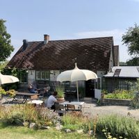 Outdoor seating at Byvägen35 in Sankt Olof