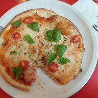 PIZZA Magarita. Super lecker mit veganen Käse. at Polina Pizzeria in Quebec