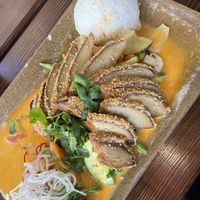 Knusprige Ente mit rotem Curry   at Mom's Creation - Friedrichshain in Berlin