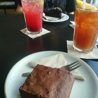 Vegan brownie and cake and homemade lemonade at Makery in Braunschweig