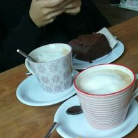 Veganer Brownie und veganer Chai Latte at Makery in Braunschweig