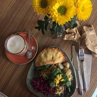 a pasty with a mixed salad and the selfmade golden hummus of the cafe at Megafauna in Southport
