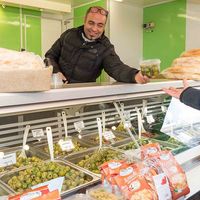 Olijven en tapanades kraam at Assen Farmer's Market in Assen