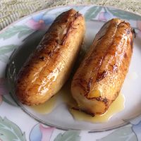 Something for vegetarians. Friend banana with honey  at Sun's Rays in Nyaungshwe