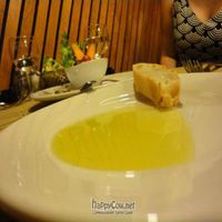 bread and yummy oil at La Zucca in Venice