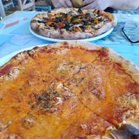 Vegan margarita and Vegetarian verdure at Su e Giu in Naxos