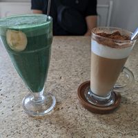 Spirulina smoothie and cappuccino at Leaves Cafe in Cotovia