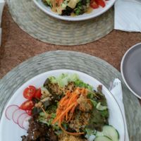 É sempre bom vir aqui comer! at Leaves Cafe in Cotovia