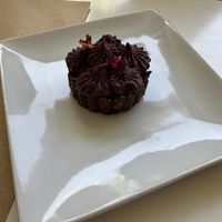 Postre Raw con crema de dátiles 

muy rico estaba, re dulce y contundente por más que parezca chico de tamaño  at Oli Veggie Food in Punta Del Este