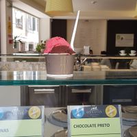 Raspberry and dark chocolate vegan gelato at Ottavia Gelateria in Funchal