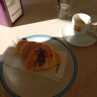 Vegan chocolate croissant at Omnia in Bologna