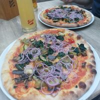 Vegane gemuse pizza at Carl-Zone in Strobl