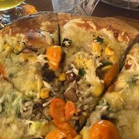 Veggie pizza with vegan cheese & no creamy herb drizzle at Stormcloud Brewing Company in Frankfort