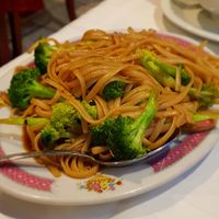 Tallarines fritos con brecol at Gran Mundo in Torremolinos