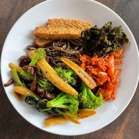 Hawaii inspired Poke bowl. Soba noodles in dash broth, tempeh and kimchi with shiitake mushrooms lots more veggies. at Bean Me Up in Goa