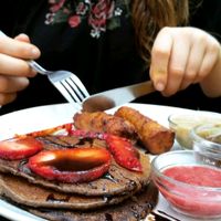 pancakes and sausages at Bean Me Up in Goa