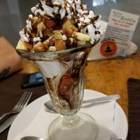 The American Sundae! The fruit, nuts, and whipped topping made it really good. Try it! at Bean Me Up in Goa