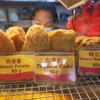 Fried items at Delisnacks 德利食 - Tekka Market in Central Singapore
