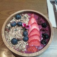 Vegan berry smoothie bowl at Zenith in Lisbon