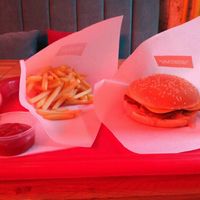 Cheeseburger and french fries at Complex Burger in Moscow