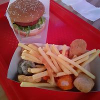 Иззи бокс and Beyond meat burger at Complex Burger in Moscow