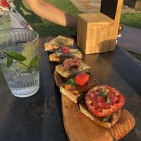 Vegan “tagliere” (7€) at Podere Arduino in Castagneto Carducci