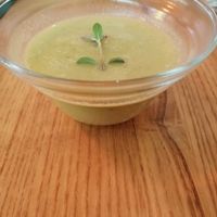 Brokkoli-Basilikum-Cremesuppe at Glückskost in Mondsee