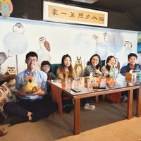 20190120一群吃素的年輕人在寒冷的碼頭享受溫暖的素食料理，度過美好的假期。幸福! at Coolife Owl 貓頭鷹藝品蔬食館 - Māotóuyīng in New Taipei City