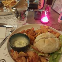No Fishburger met tartaar en spicy wedges at Groenendijk Weert in Weert