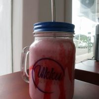 2 fruit smoothie at Ukku Acai Bar in Puerto Ayora