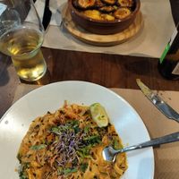 Pad thai y shiitake á feira. at Vegania in Madrid