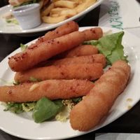 Fingers de queso at Vegania in Madrid