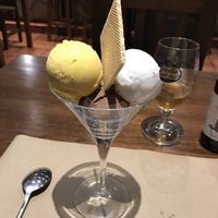 Vegan ice cream (chocolate, mango & mojito!) at Vegania in Madrid