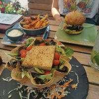 vegan burger, salad and tricolore pommes with vegan mayo at King's Caffe in Malinska