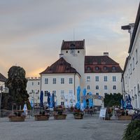 Outdoor eating area at Bräustüberl Schloss in Seefeld