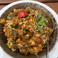 Vegane Kichererbsenpfanne mit Minze und Reis  at Bräustüberl Schloss in Seefeld