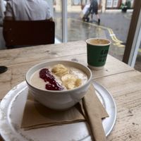 porridge and chailatte at The Good Life Eatery in North West London