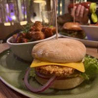 Zeitgeist Burger + BBQ Cauli Wings  at Hans im Glück in Nuremberg