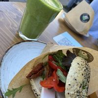 Vegan in Athen Bagel and green smoothie 🥤🥯  at Big Bad Bagels - Baznicas in Riga