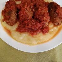 Soutzouki with mashed potatoes at Penteskoufoi in Corinth