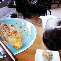 Café con bebida de arroz y tostada de pan sin gluten,con tahin y mermelada de manzana y jengibre. at Okaeri in Gijon